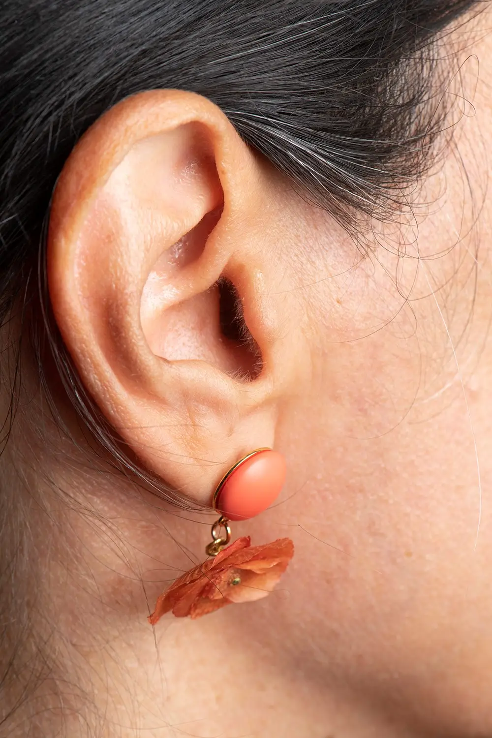 Les boucles d'oreille clou. Ecailles de poisson – Image 2