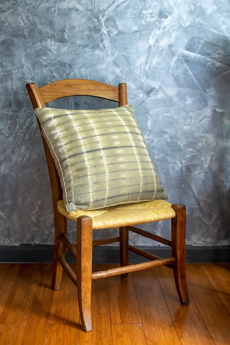 La broderie de Cilaos. La housse de coussin carrée – Image 3