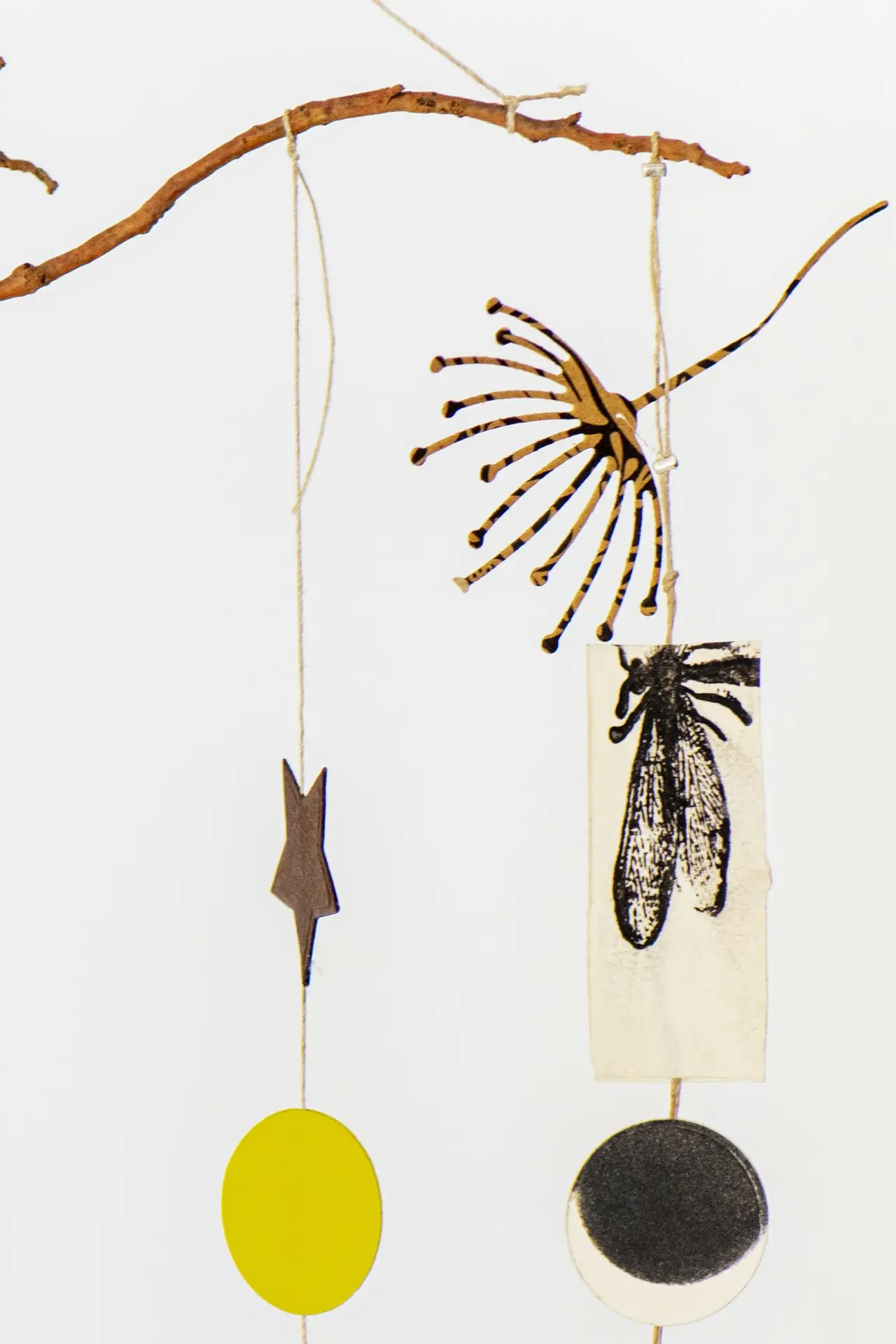 Le mobile. "Abeille ? Vole !" – Image 3