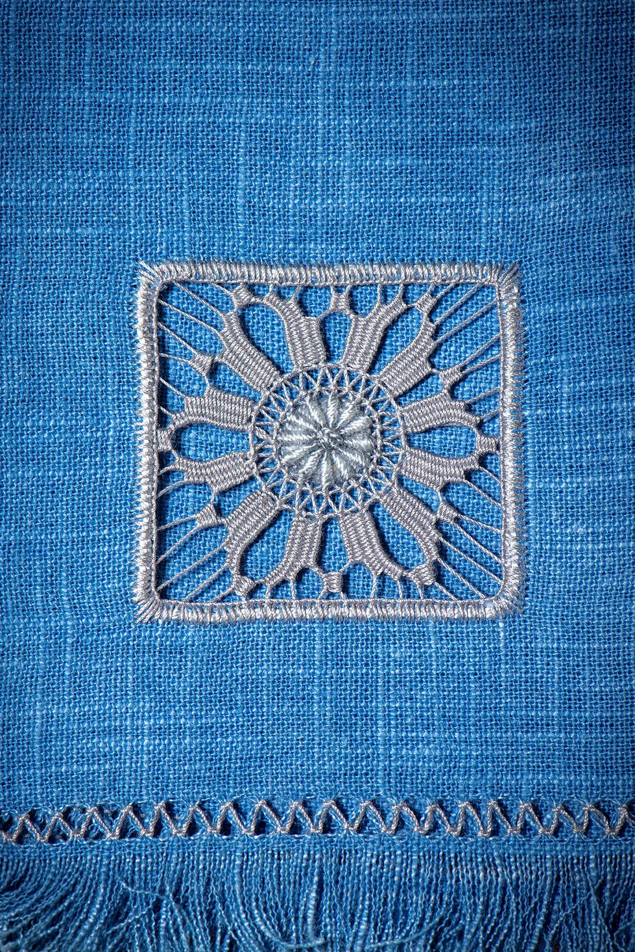 La broderie de Cilaos. La petite serviette – Image 3