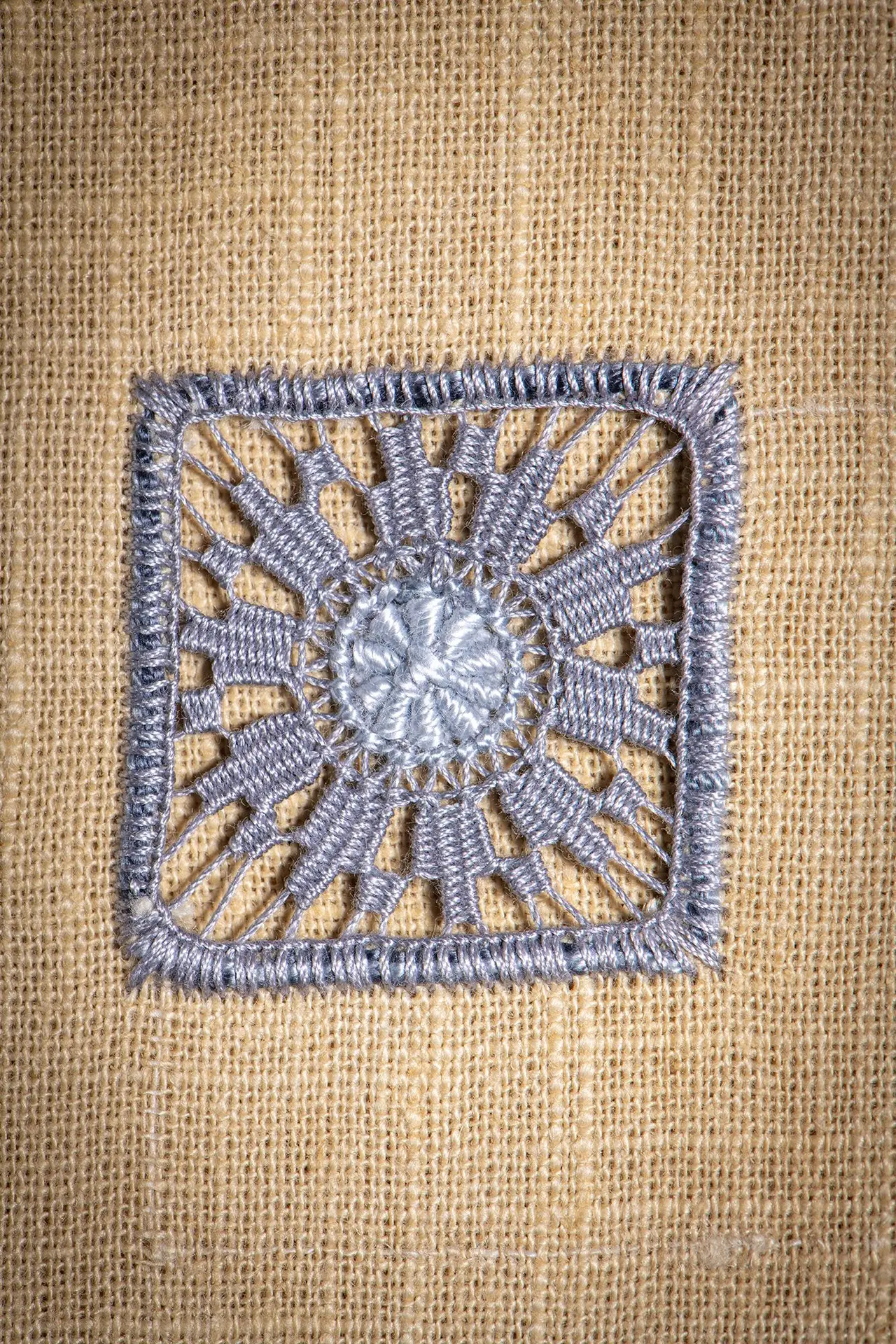 La broderie de Cilaos. La petite serviette – Image 2
