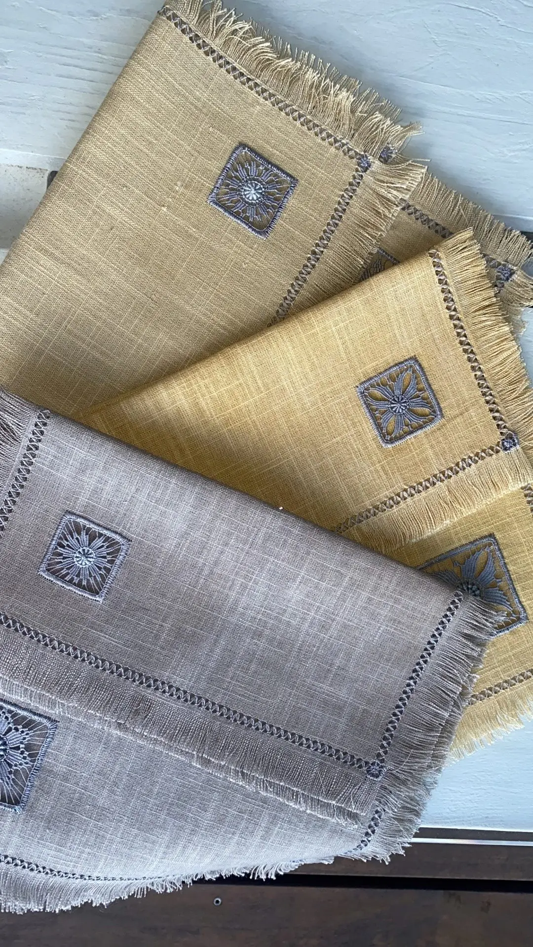 La broderie de Cilaos. La petite serviette – Image 10