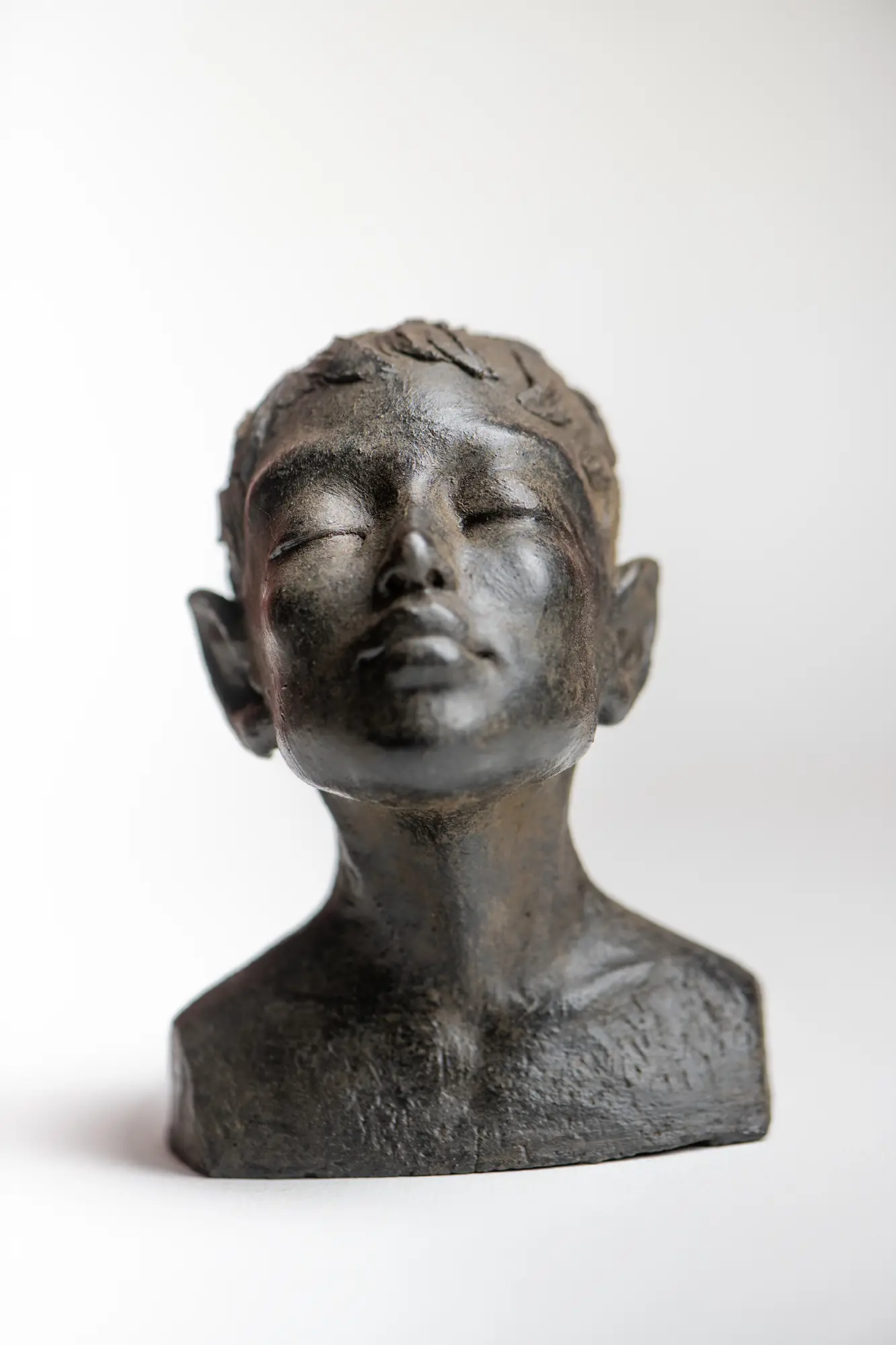 La sculpture. "Elfe de Takamaka"